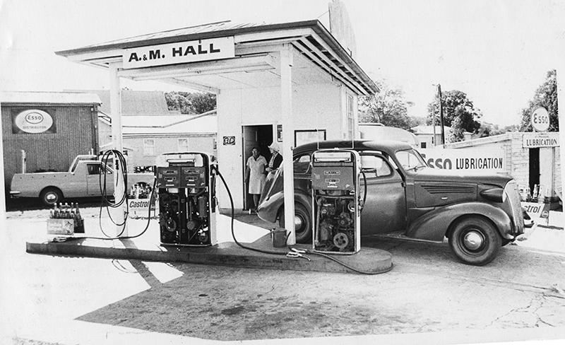 photo of the service station in Bangalow in the 1970s